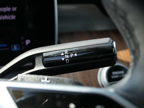 Used 2025 Mercedes-Benz C 300 4MATIC Sedan image 19