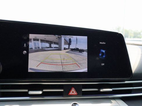 New 2025 Hyundai Elantra Limited image 35