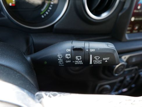 Used 2023 Jeep Wrangler Unlimited Sahara image 26