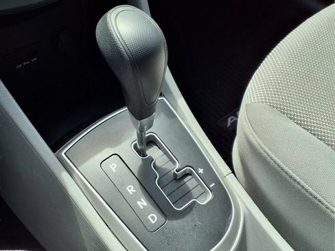 Used 2013 Hyundai Accent GS FWD image 17
