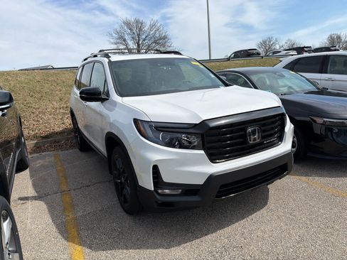 Used 2025 Honda Passport Black Edition image 3