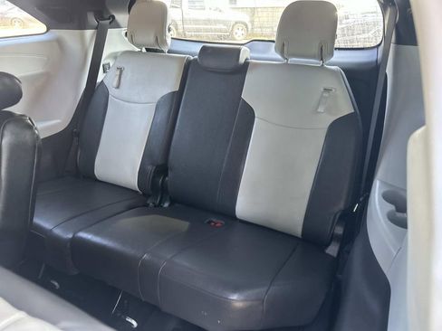 Certified 2023 Toyota Sienna XSE w/ XSE Plus Package image 19