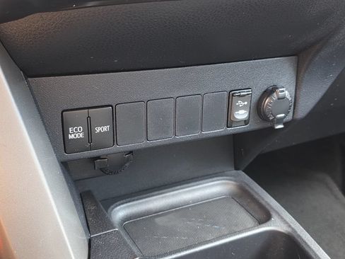 Used 2016 Toyota RAV4 XLE FWD image 40