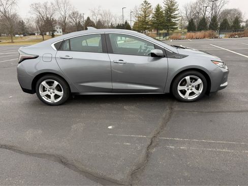Used 2018 Chevrolet Volt LT w/ Comfort Package image 7