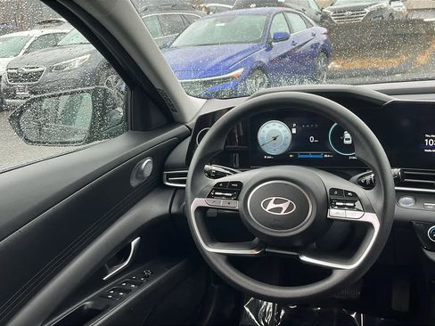Used 2024 Hyundai Elantra SEL image 21