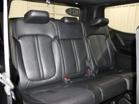 Used 2025 Jeep Wagoneer Series II w/ 8-Passenger Seating Package AWD/4WD image 32
