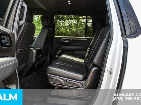 Used 2025 Chevrolet Suburban Z71 AWD/4WD image 18