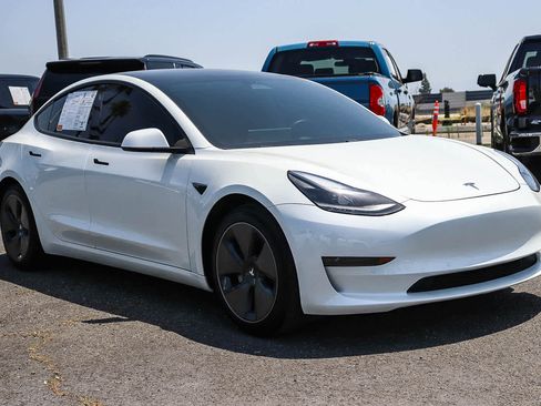Used 2021 Tesla Model 3 Standard Range Plus RWD image 3