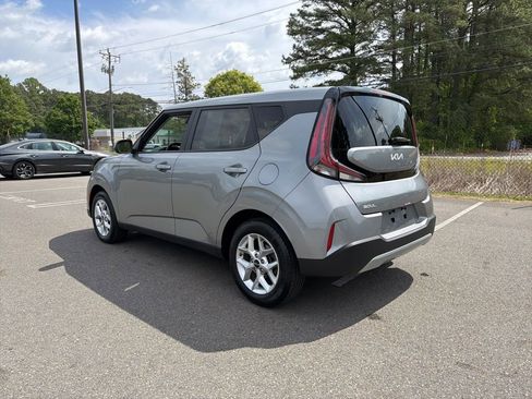 Used 2025 Kia Soul LX w/ LX Technology Package FWD image 7