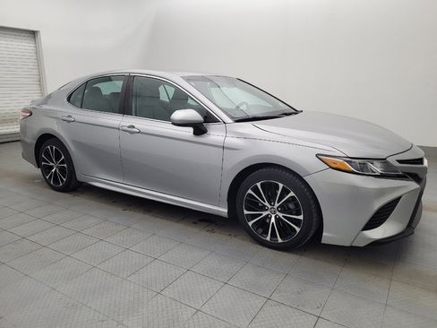 Used 2020 Toyota Camry SE image 11