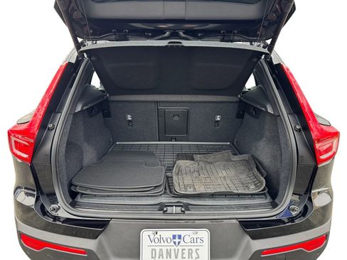 Certified 2025 Volvo XC40 B5 Core image 6