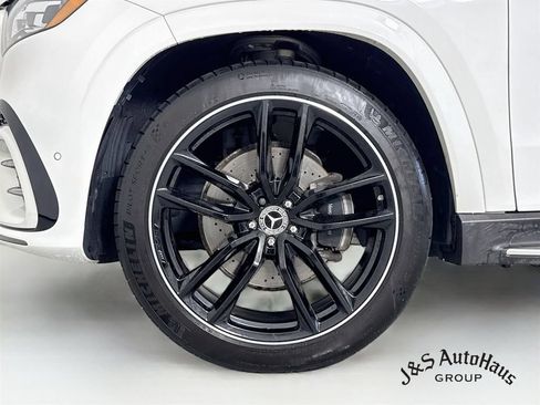 Used 2025 Mercedes-Benz GLS 450 4MATIC w/ AMG Line Exterior image 40