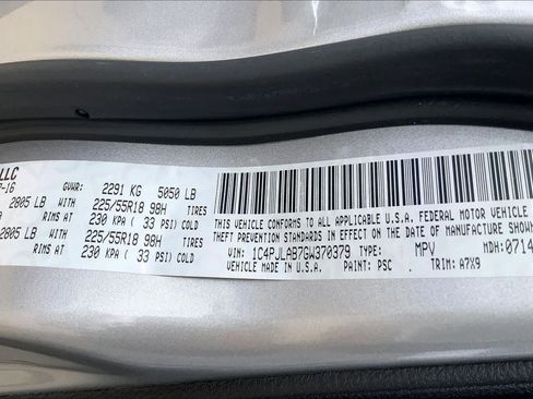 Used 2016 Jeep Cherokee Sport FWD image 35