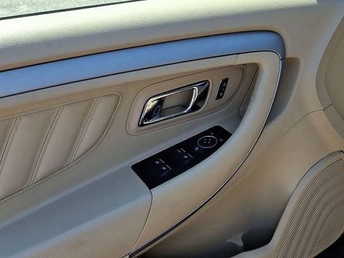 Used 2018 Ford Taurus SE FWD image 27