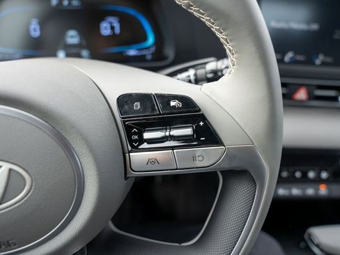 New 2025 Hyundai Elantra Sport image 22