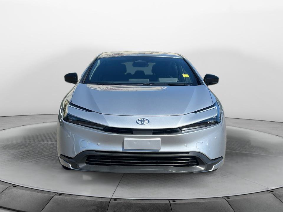 Used 2025 Toyota Prius LE FWD image 2