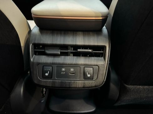 Used 2024 Nissan Ariya AWD image 26