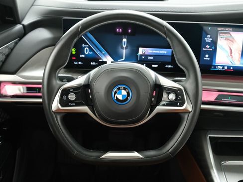 Used 2023 BMW i7 xDrive60 w/ Executive Package 2 AWD/4WD image 12