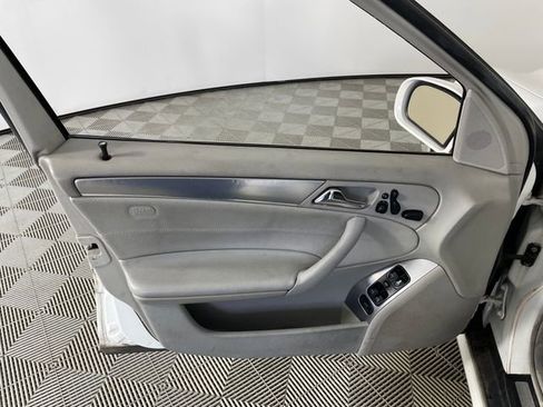Used 2005 Mercedes-Benz C 230 Sedan image 10