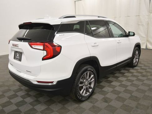 Used 2024 GMC Terrain SLT image 8