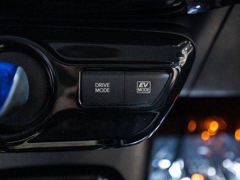 Used 2017 Toyota Prius Three image 21