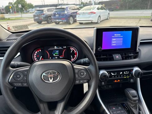 Used 2023 Toyota RAV4 LE AWD/4WD image 19