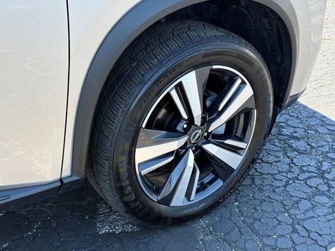 Used 2024 Nissan Rogue SL AWD/4WD image 9