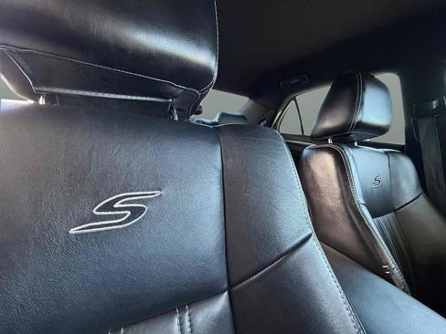 Used 2013 Chrysler 300 S RWD image 11