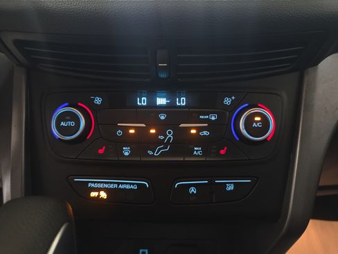 Used 2018 Ford Escape SE FWD image 19