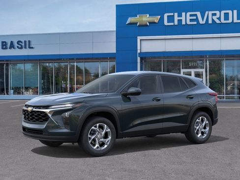New 2026 Chevrolet Trax LS w/ LS Convenience Package FWD image 2