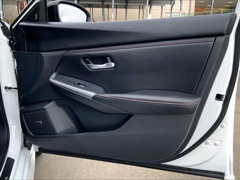 Used 2024 Nissan Sentra SR w/ SR Premium Package image 22