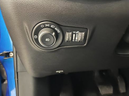 Used 2025 Jeep Compass Limited AWD/4WD image 32
