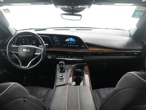 Used 2024 Cadillac Escalade ESV Sport Platinum w/ LPO, ONYX Package image 18