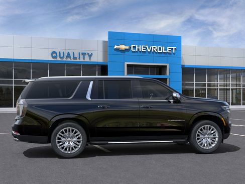 New 2025 Chevrolet Suburban Premier image 29