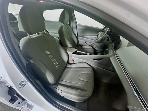 Used 2025 Hyundai Elantra SEL FWD image 32