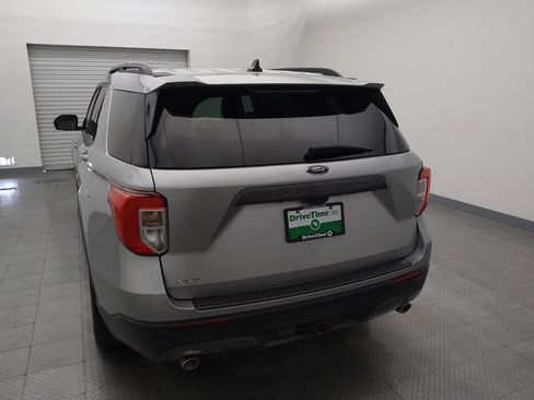 Used 2021 Ford Explorer XLT w/ Equipment Group 202A image 6