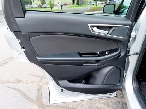 Used 2019 Ford Edge SEL image 18