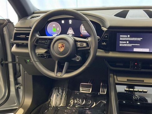 Used 2025 Porsche Macan 4S Electric AWD/4WD image 20