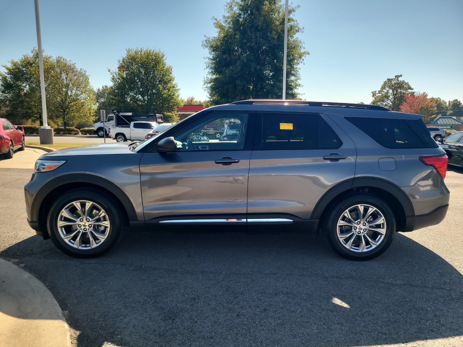 Used 2021 Ford Explorer XLT w/ Equipment Group 202A RWD image 6