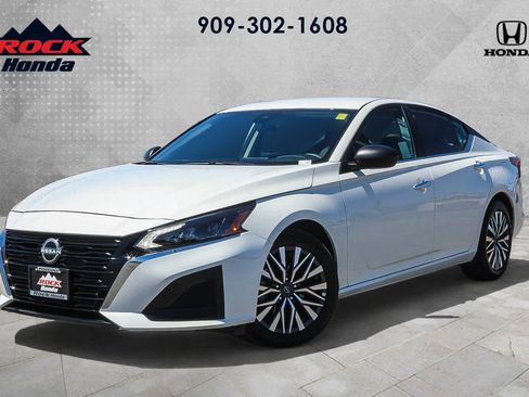 Used 2025 Nissan Altima 2.5 SV FWD image 1