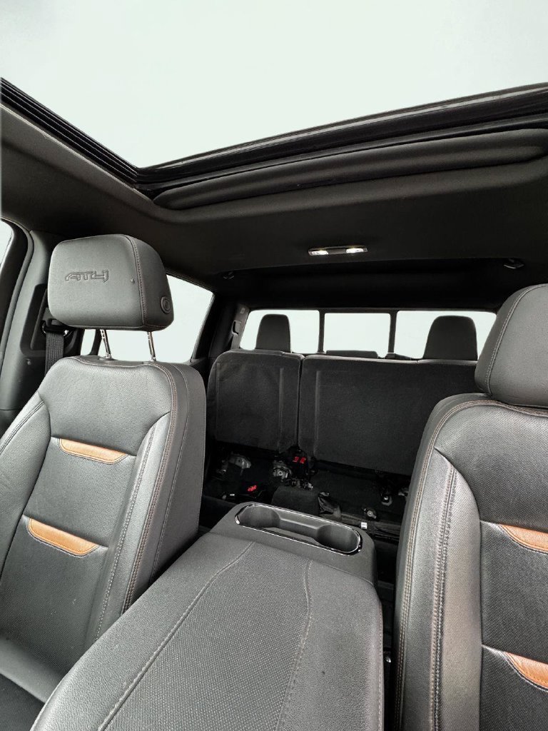Used 2025 GMC Sierra 1500 AT4 w/ Technology Package AWD/4WD image 17