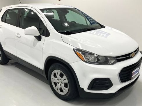 Used 2017 Chevrolet Trax LS FWD image 4
