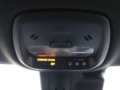 Used 2025 Chevrolet Trax RS w/ Driver Confidence Package image 30