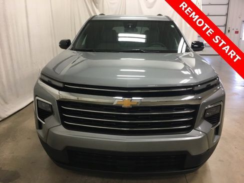 Used 2025 Chevrolet Traverse LT image 9