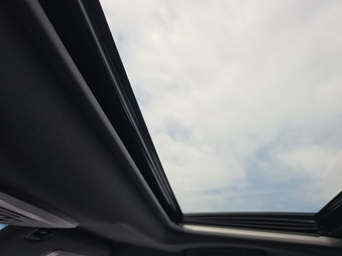 Used 2019 Toyota Avalon Touring image 17