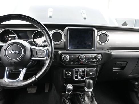 Used 2018 Jeep Wrangler Unlimited Sahara image 9