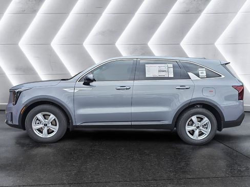 New 2025 Kia Sorento LX image 2