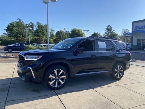 Used 2025 Honda Pilot Elite image 6