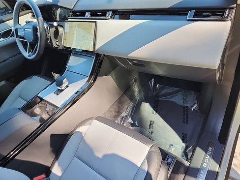 Used 2025 Land Rover Range Rover Velar S image 27