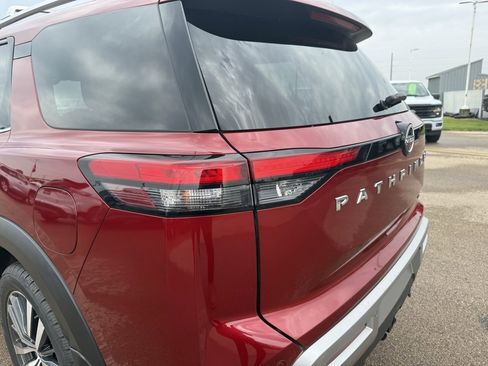 Used 2022 Nissan Pathfinder Platinum w/ Cargo Package image 30